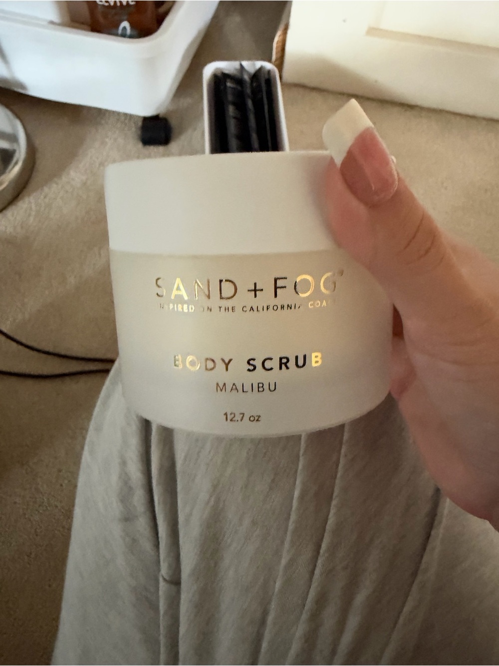 Sand and fog Malibu Body Scrub — White